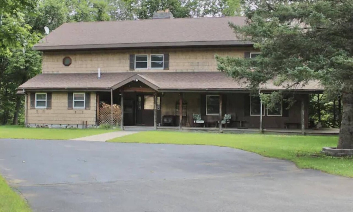 Keene House | Spacious home in the Heart of 46 High Peaks on The AuSable River - 8-12 Guests