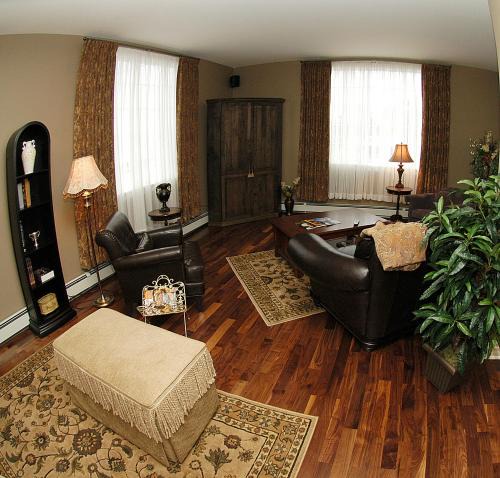 Sydney Cabin | Spanish Bay Inn, CANADA