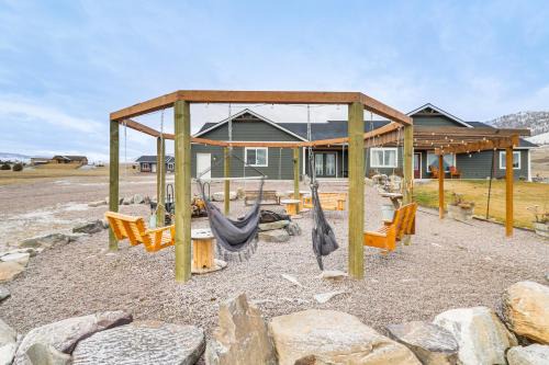 Northwest Montana - Glacier National Park House | Starry Skies & Mtn Views: Family Retreat in Elmo
