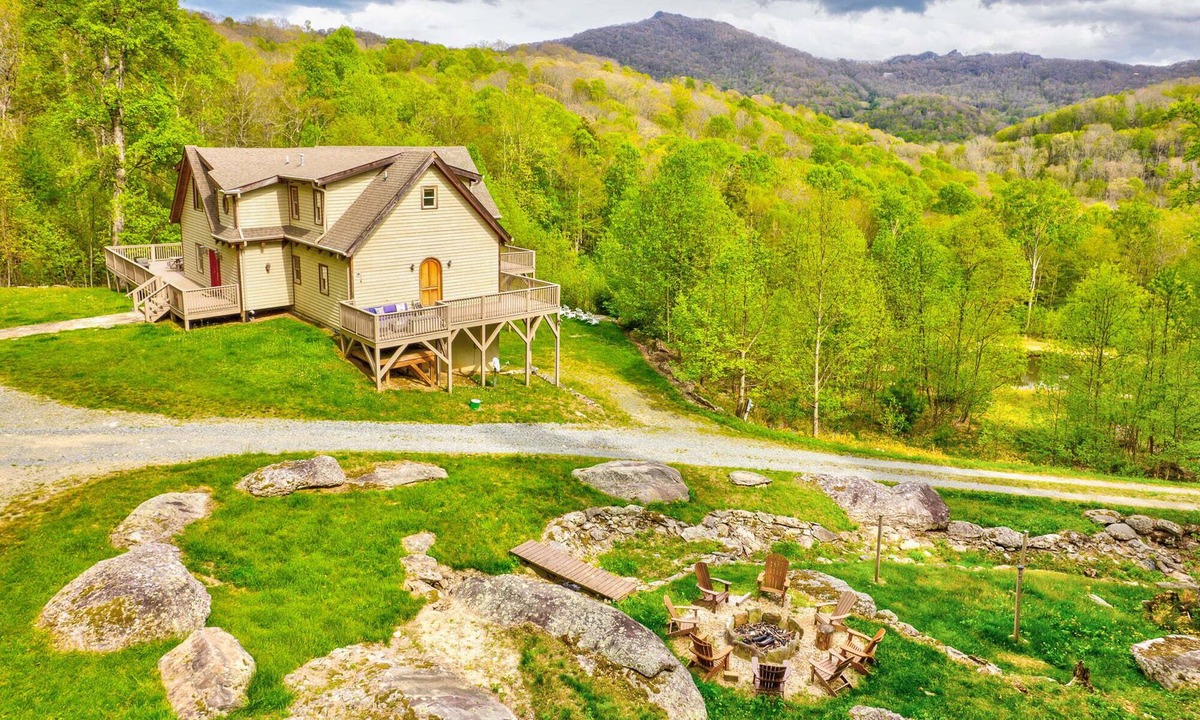 Banner Elk House | Stoneledge Manor - Creek with Pond - Mountain Views - Pool Table