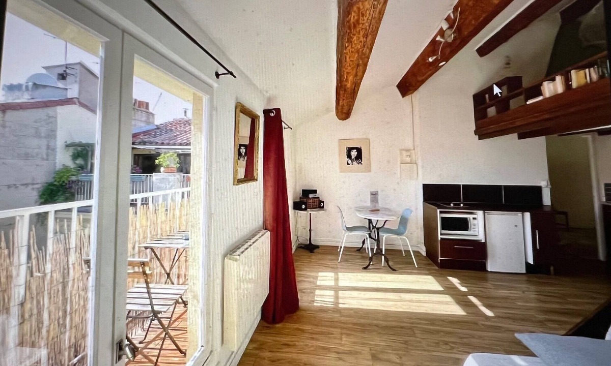 Opera Apartment | Studio with balcony in the heart of the old town (& 3min walk from the old port)