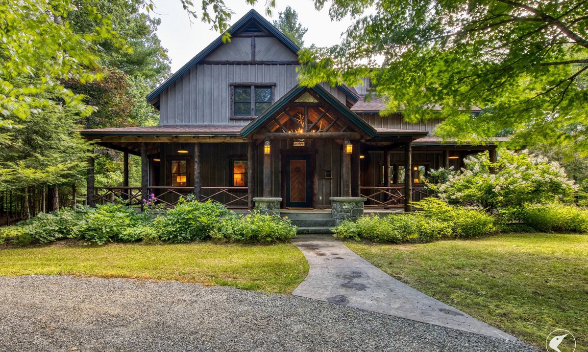 North Pole House | Stunning Riverfront Home on 30 Acres in Wilmington
