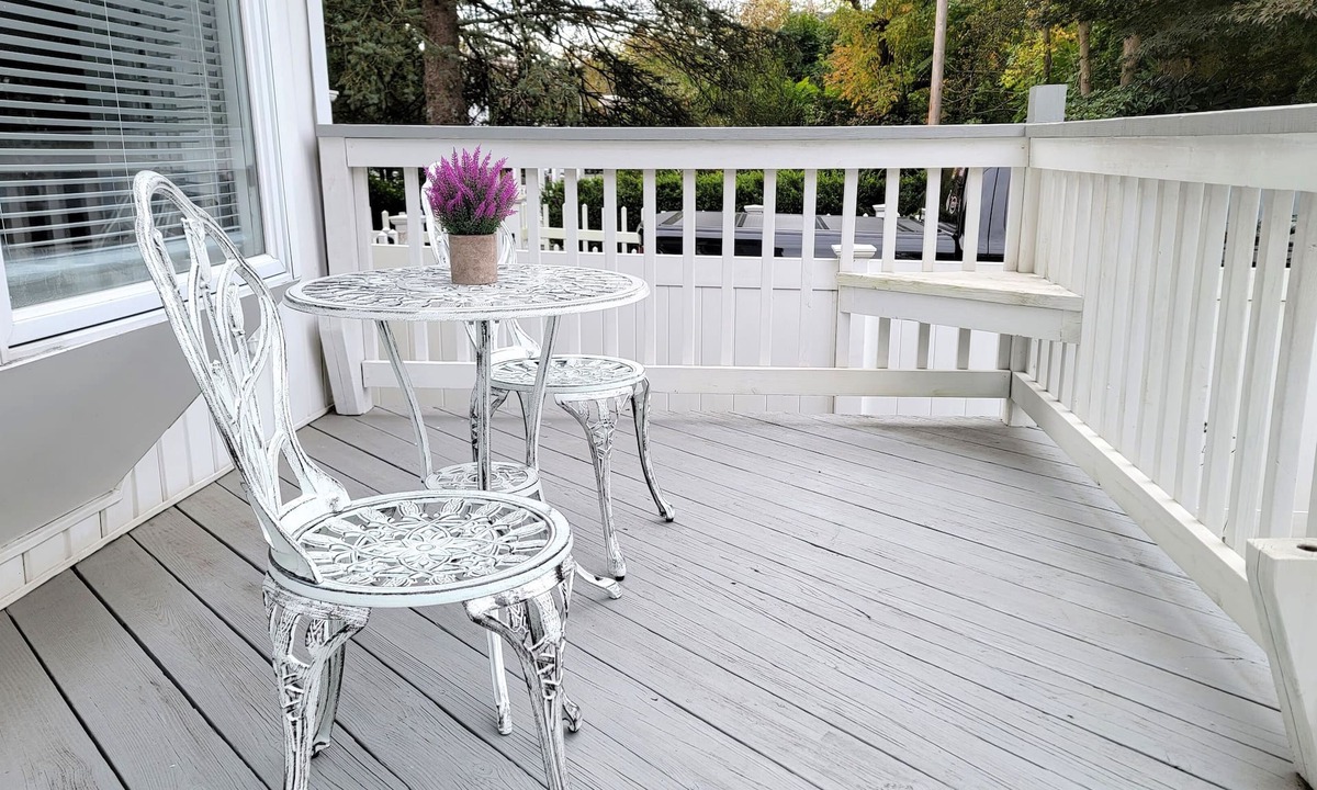 Greenwich House | Stylish downstairs apt. Walk to town, train, & beach ferry! Off-street parking.