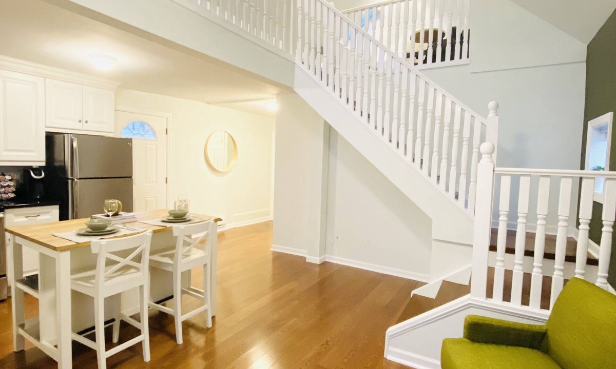 Stamford Cottage | Stylish Loft with Parking Near NYC + Hospital