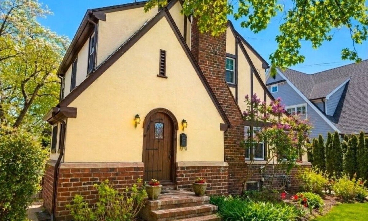 Norwalk House | Summer by the Shore, Washington Street nightlife, MetroNorth 60 minutes to GCT