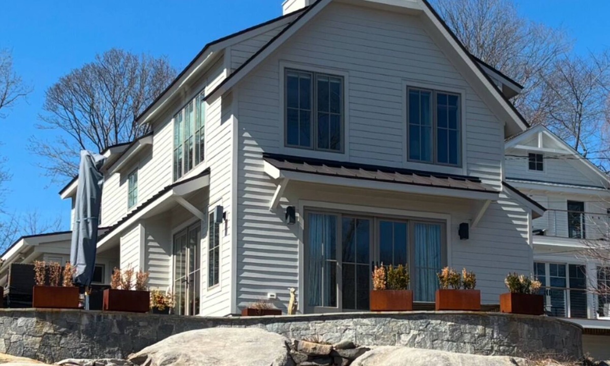 Rowayton House | Sunny Rowayton Coastal Cottage on Scenic Rock Terrace-Walk to Beach And Village