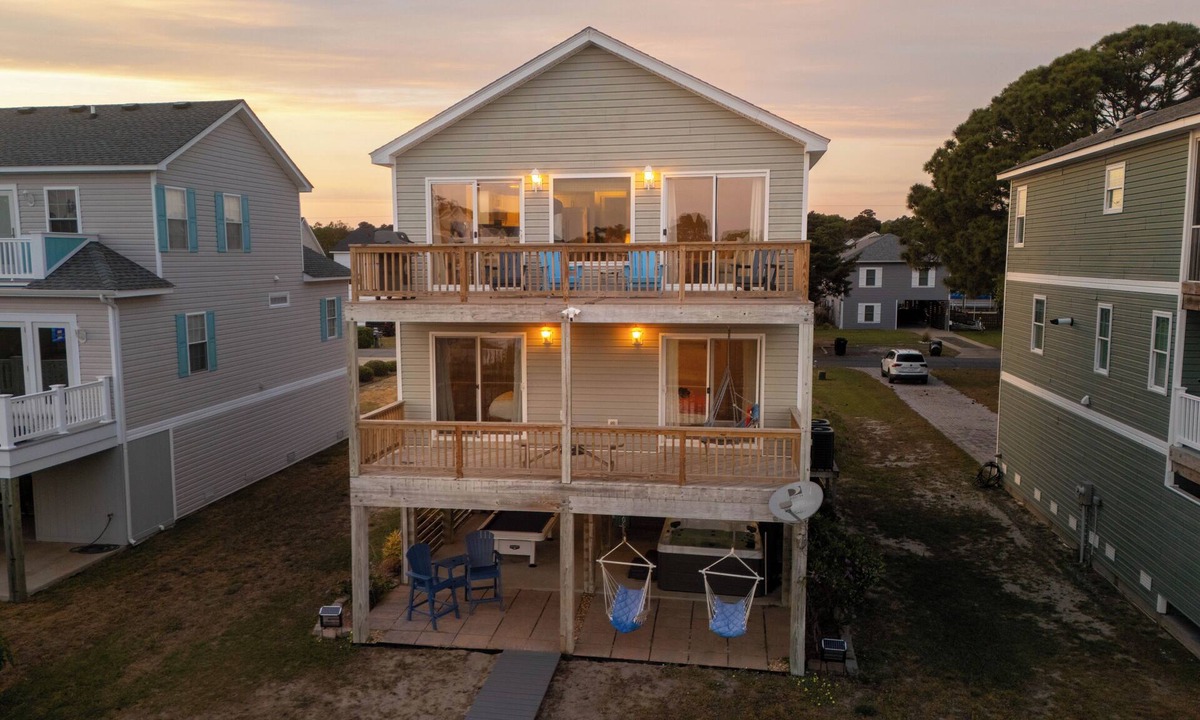 Colington Harbour House | Sunset on Soundview! Waterfront! Pool Access! Bring Your Boat!