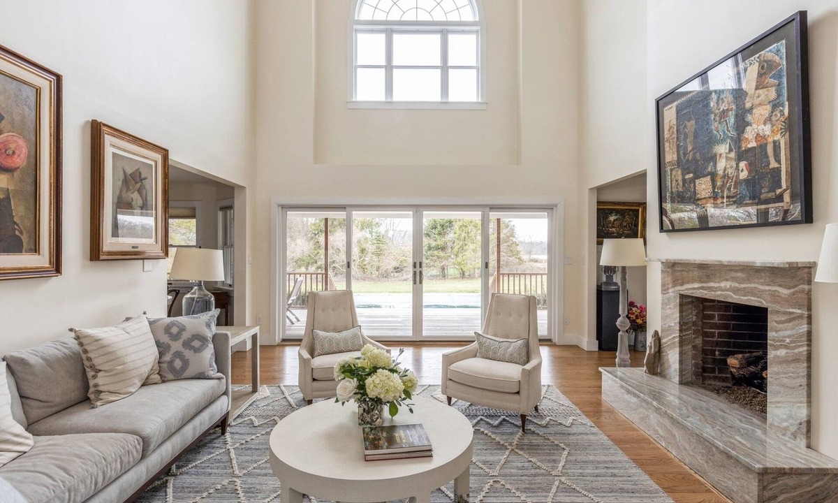 Bridgehampton Villa | Sunsets and Rose by the Pond
