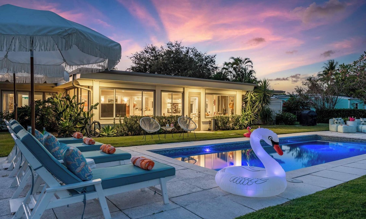 Lake Clarke Shores Villa | The Clarke Collection-Villa Flamingo - Waterfront