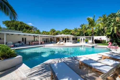Southside House | The Grand Palm Château - Luxury Family Home Pool