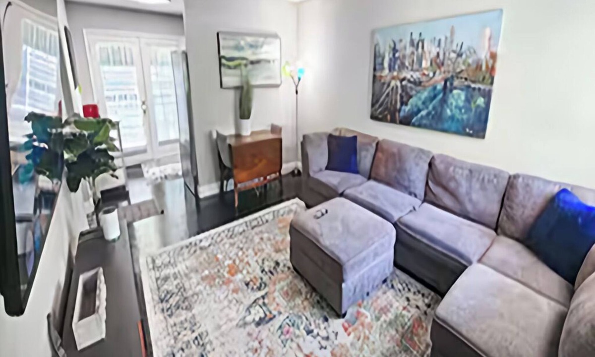 Oakhurst Apartment | The Modern Apartment