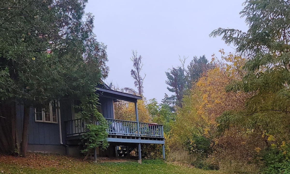 Savanna Cabin | Tranquil blue cabin at River Rail Retreats at palisades