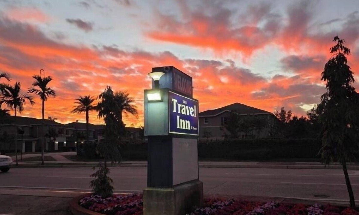 Riviera Beach Hotel | Travel Inn of Riviera Beach