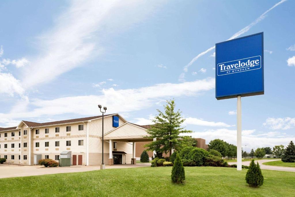 Clinton Hotel | Travelodge by Wyndham Clinton Valley West Court