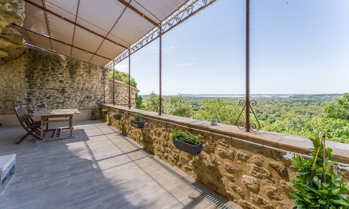 Cornillon-Confoux Apartment | Troglodyte Studio with Breathtaking Views over Provence!