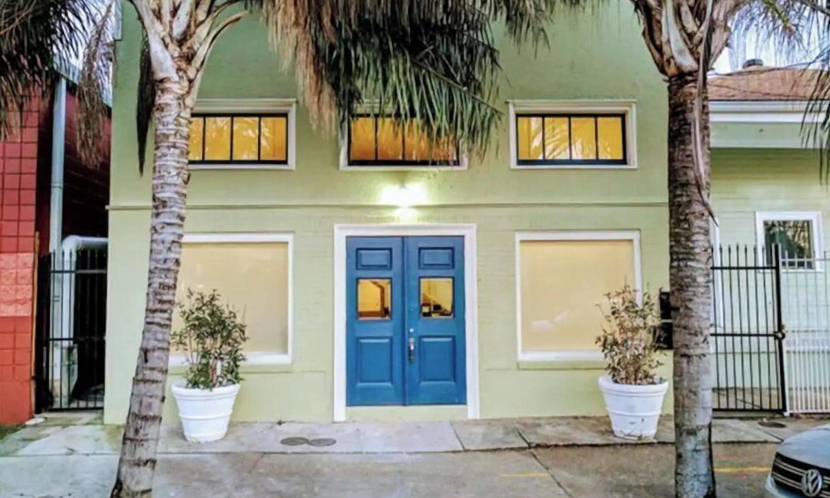 Central City House | Two bedroom Comfort Near Everything!
