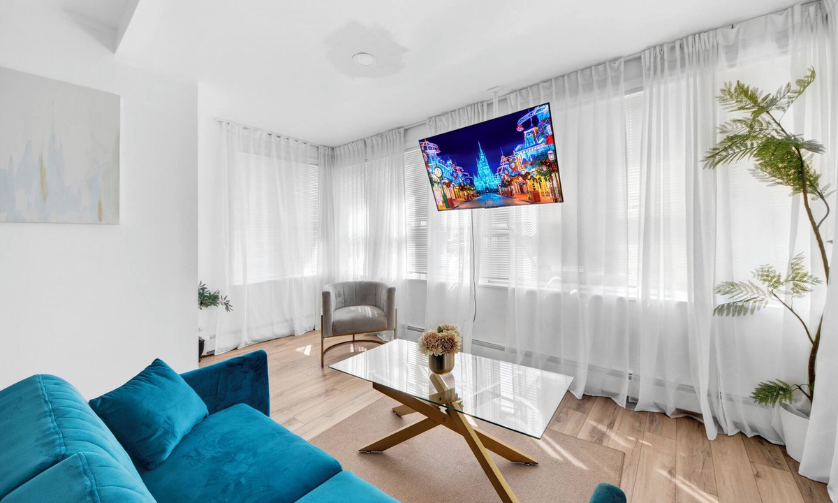 Bryn Mawr Apartment | Uscale 2BR Escape in the Heart of NYC