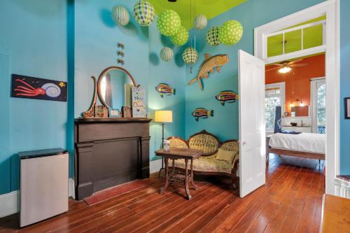 Esplanade Ridge Bed & Breakfast | Vibrant retreat w balcony near French Quarter