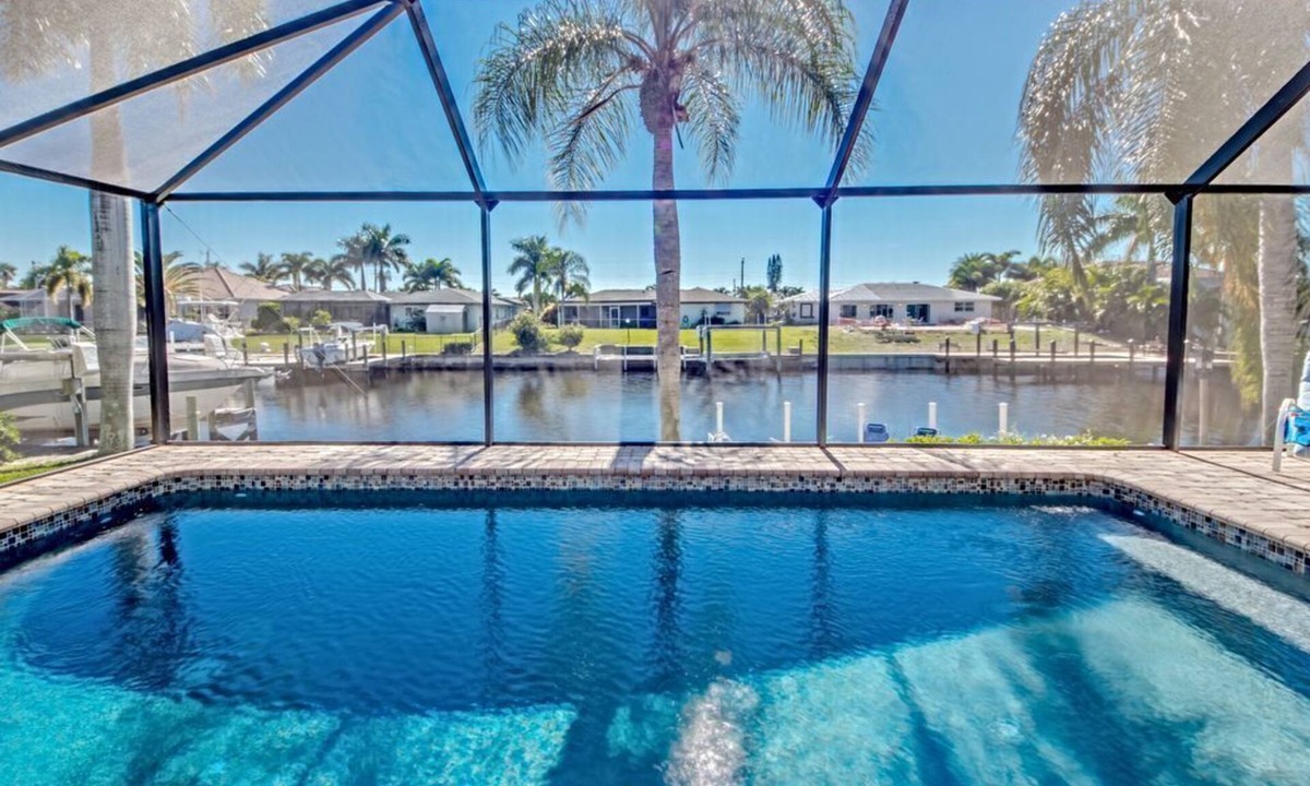 Caloosahatchee House | Villa 13 Coastal decor, Htd saltwater pool, Gulf Access.102 reviews