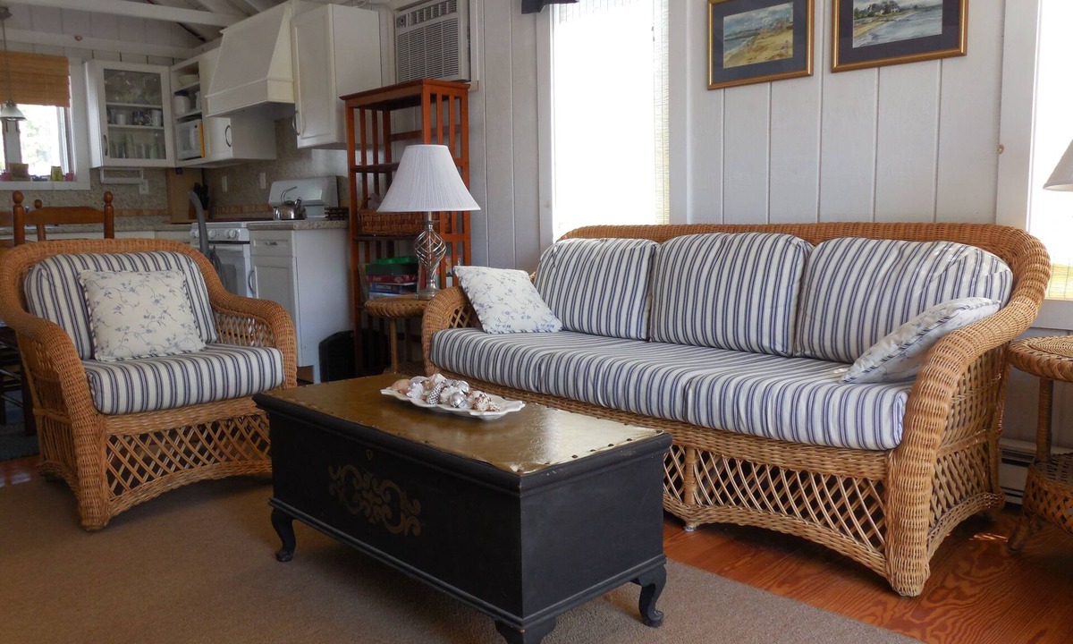 Saybrook Manor Cottage | Vintage Cottage- 2 Bedrooms, Sleeps 6 Comfortably, Chalker Beach