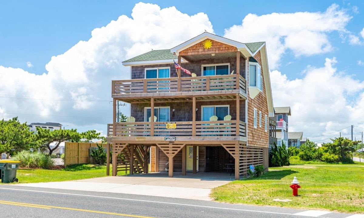 Kill Devil Hills House | Walk to Beach🌊Semi-Oceanfront ❤️of KDH, Hot Tub, WiFi, Linens, Sunrises, Dogs✔️