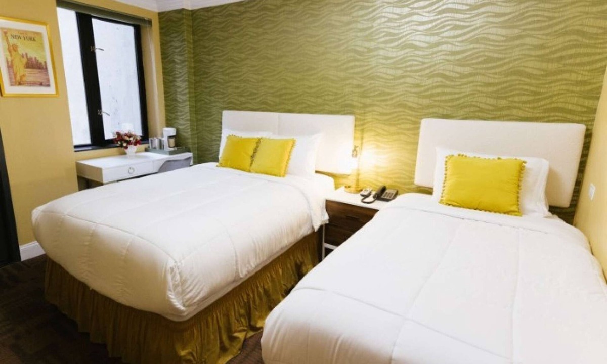 Chinatown Hotel | Walk to Brooklyn Bridge | Fitness Center + Perks