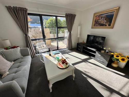 Browns Bay House | warm, quiet and convenient !