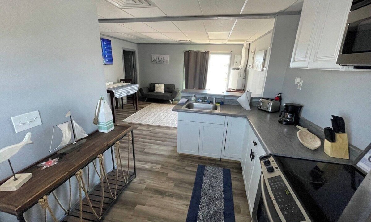 Chalmette Apartment | Waterfront 2BR Retreat ~7mi to French Qtr~ Parkingnpelicans roost