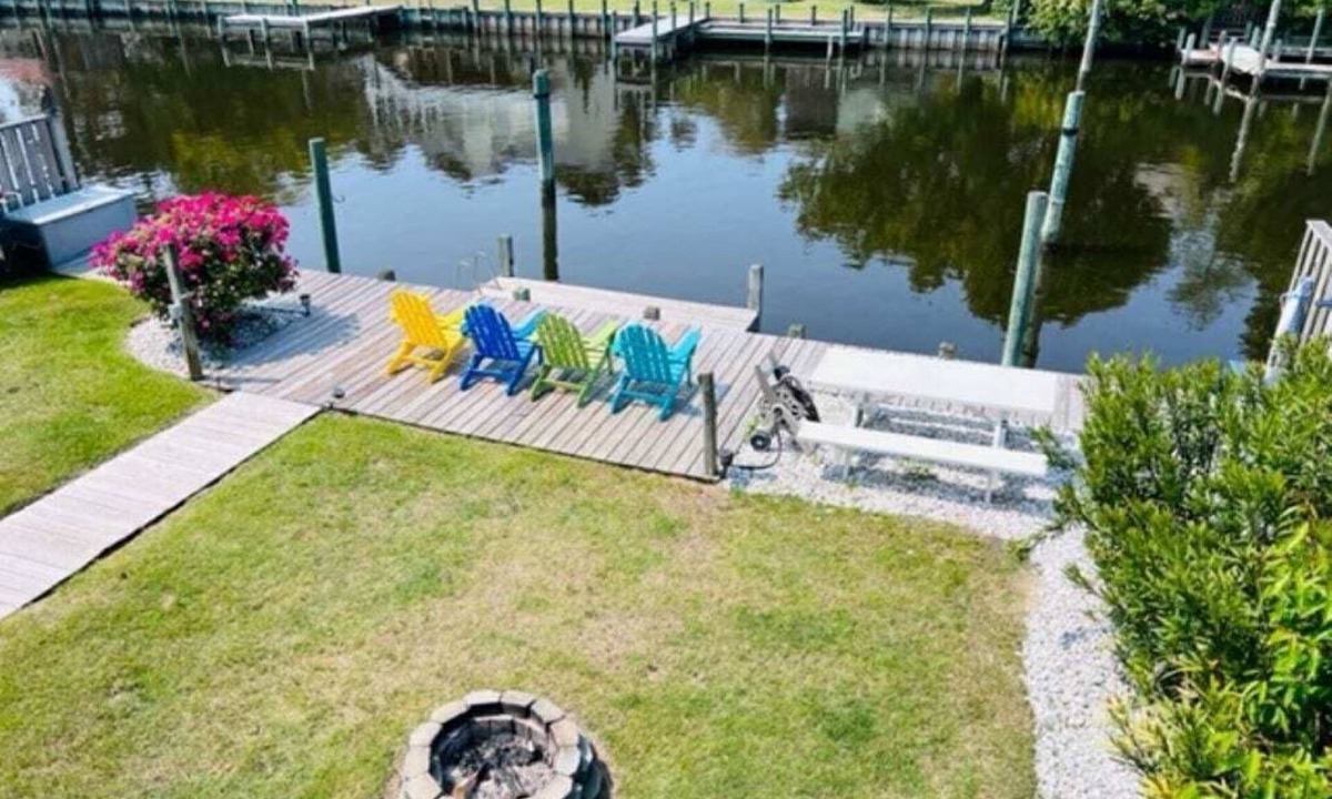 Colington Harbour House | Waterfront! Hot Tub, Game Room, Kayaks, Theater Room,Fire Pit, Comm Pool,Dogs OK