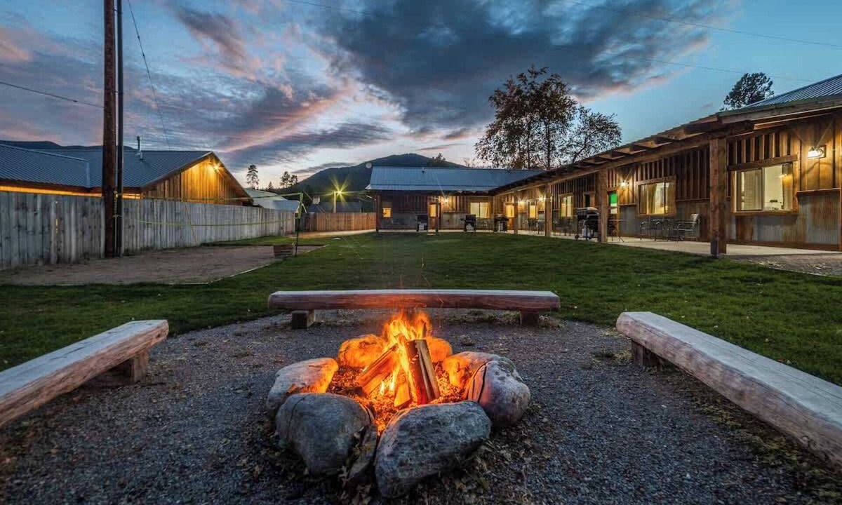 Coram Condo | Your Basecamp to Glacier Cozy 2BR w/King + Queen