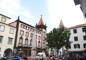 Edificio Charles 102