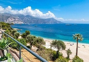 Stunning beachfront Villa With Sea Views In The Heart Of St Jean Cap Ferrat