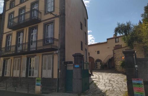 Volvic Apartment | VOLVIC HOME