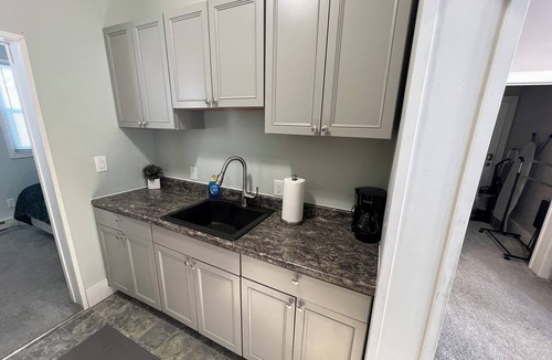 Cedar Rapids Apartment | 1 Bed 1 Bath Cozy Apartment NE CR Close to Coe College and Mt. Mercy University