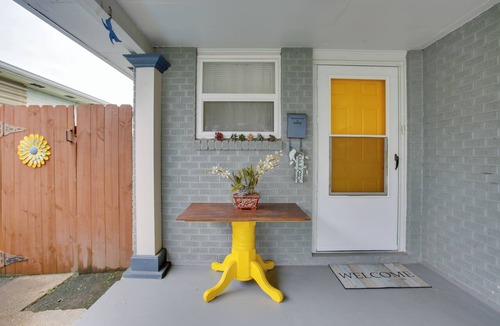 Kenner - Louis Armstrong International Airport Cottage | 1 Mi to Airport! New Orleans Area Home
