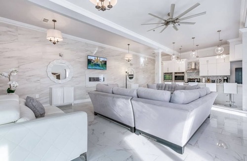 Faubourg Lafayette Condo | 15% OFF Monthly |10% OFF Weekly-Brand New 5BR Lively Penthouse in NOLA