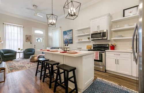 Faubourg Lafayette House | 15% OFF Monthly | 10% OFF Weekly-Spacious 3BR Vacation Home | 5-Min to French Quarter