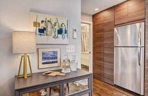 Cherry Condo | 1BR Myers Park Condo: King Bed & Parking Near Bank of America Stadium & Uptown