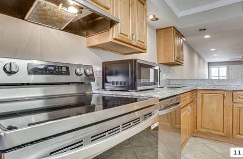 Kenner - Louis Armstrong International Airport Apartment | 2-bedroom apartment in charming Kenner with AC for relaxing stays