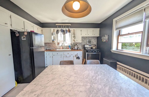 Garfield Apartment | 2-bedroom apartment with AC in Garfield- 10 min walk to Train to World Cup