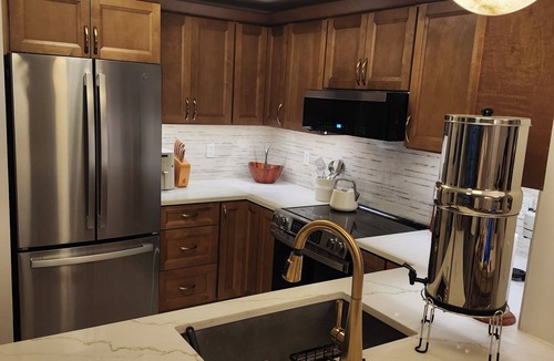 Grandview Heights Condo | 2 bedroom Condo steps from Rosemary Square's Shopping/Restaurants