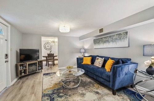 Fairgrounds Apartment | 2 bedrooms and one bonus room with two twin-size beds.