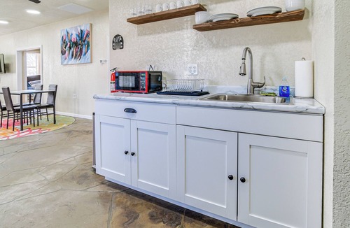 Newton Apartment | 2 Mi to Main St: Newton Guest House