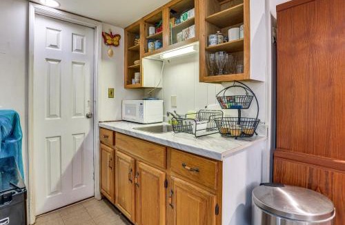 Greenwich Apartment | 2 Mi to NYC Train: WFH-Friendly Greenwich Apt!