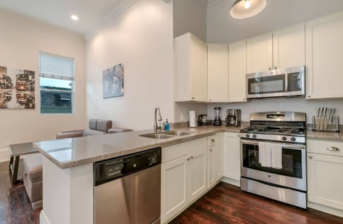 Faubourg Lafayette Condo | 20% OFF Monthly | 10% OFF Weekly-Residences Du Carondelet #1525 D