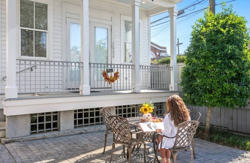 Faubourg Lafayette Condo | 20% OFF Monthly | 10% OFF Weekly-Residences Du Carondelet #1525 D