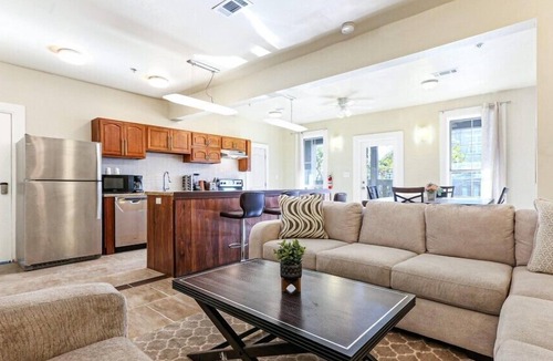 Faubourg Lafayette Apartment | 20% OFF Monthly | 10% OFF Weekly-Spacious Urban Living Near French Quarter