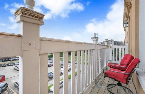 Faubourg Lafayette Condo | 20% OFF Monthly | 10% OFF Weekly-Carondelet Street Modern Suites