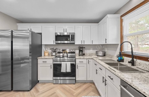 Middletown House | #29 - Modern 5 Bedroom/2 Bath