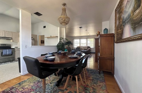 Alden Manor House | 2BR PRIV ENTRY 2nd floor of house in quiet neighborhood, close to everything!